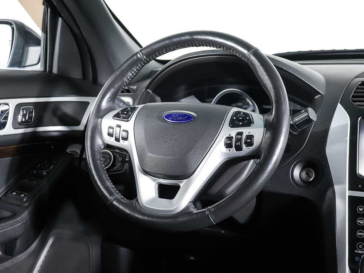 Ford Explorer б/у, 2013, Автоматическая. Фото: #17