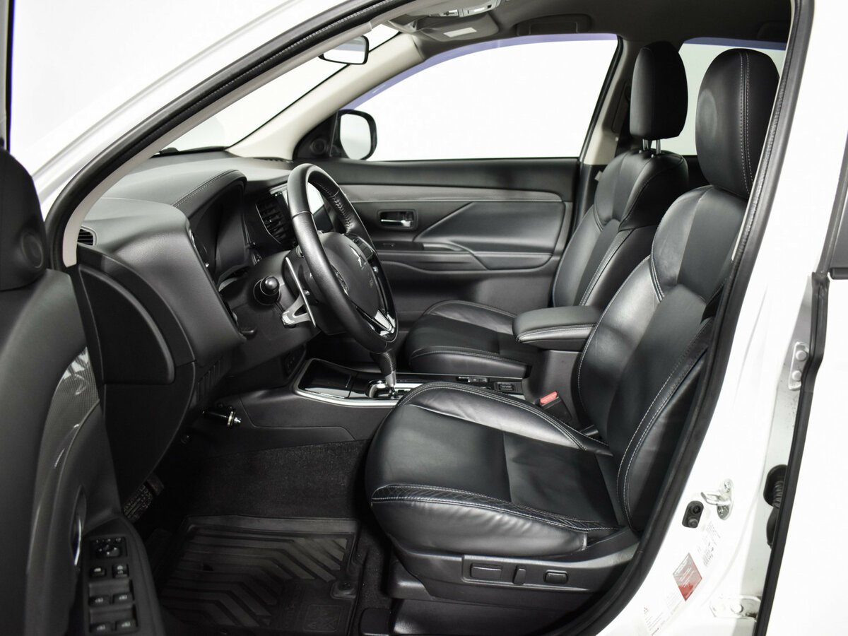Mitsubishi Outlander б/у, 2020, Вариатор. Фото: #9