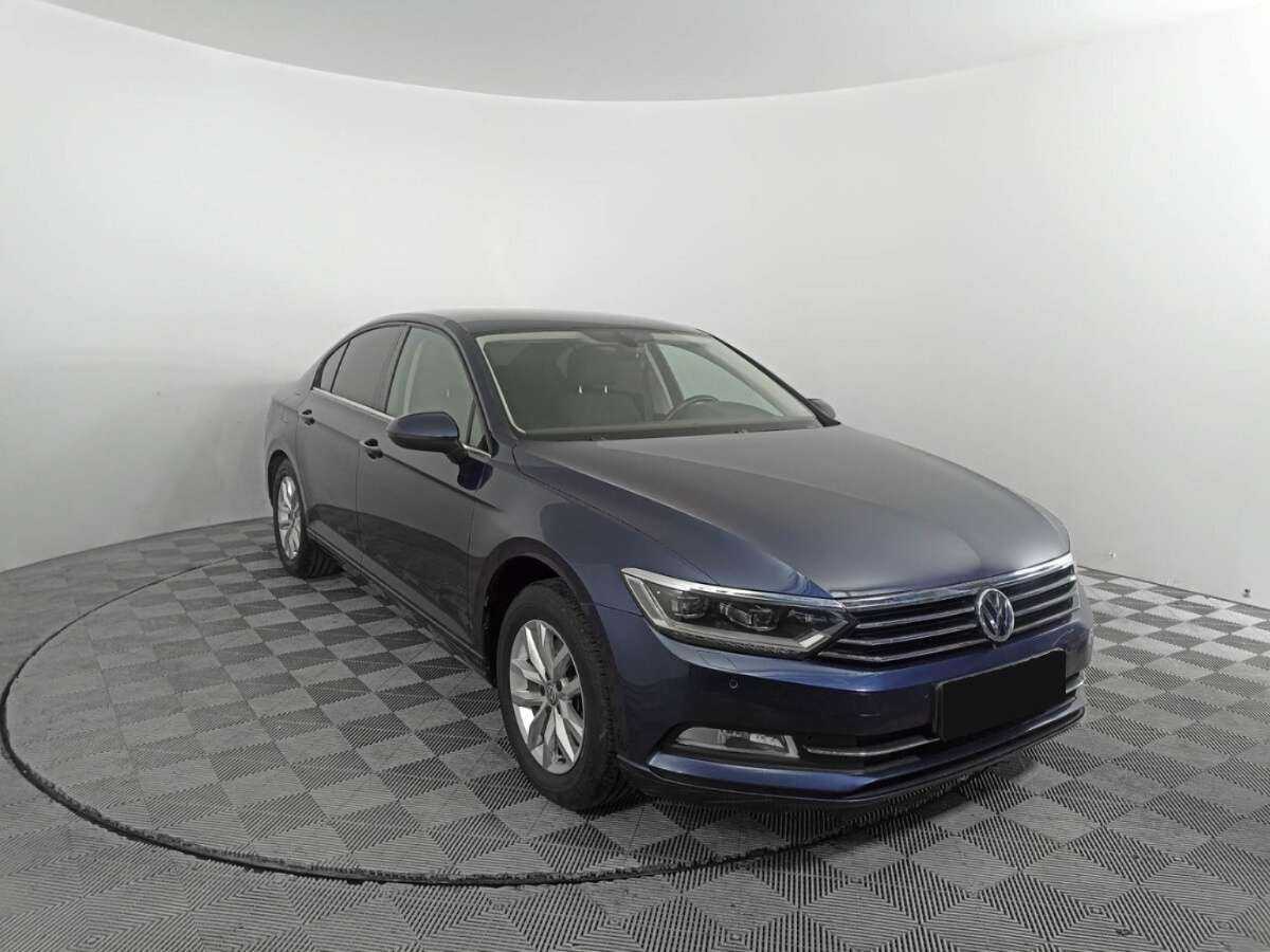 Volkswagen Passat б/у, 2016, Роботизированная. Фото: #2