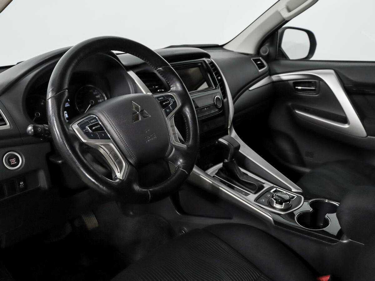 Mitsubishi Pajero Sport б/у, 2017, Автоматическая. Фото: #8