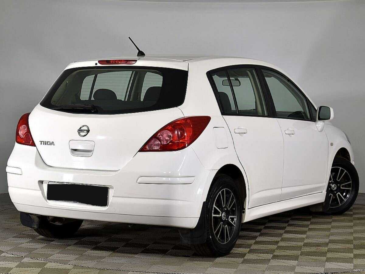 Nissan Tiida б/у, 2013, Автоматическая. Фото: #1