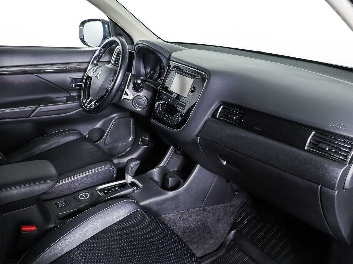 Mitsubishi Outlander б/у, 2016, Вариатор. Фото: #8
