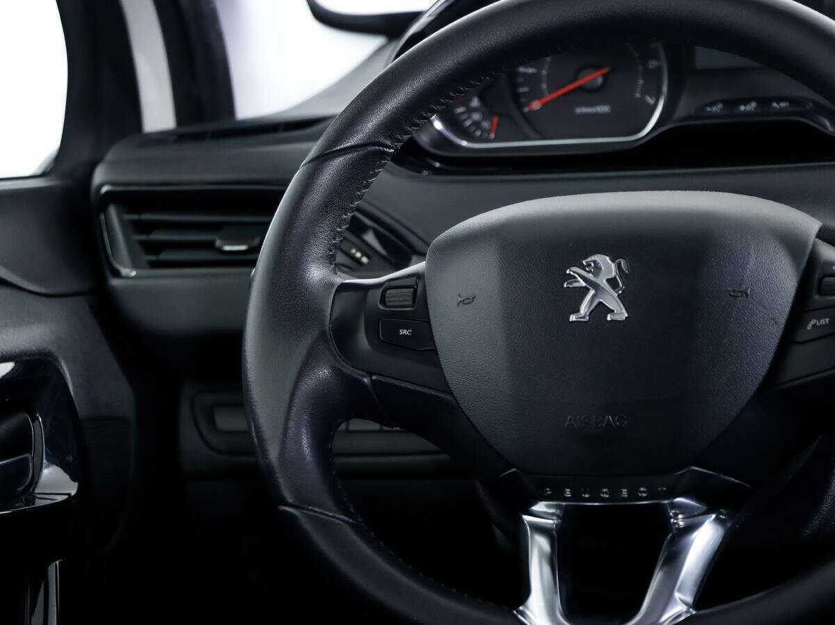 Peugeot 208 б/у, 2013, Автоматическая. Фото: #11