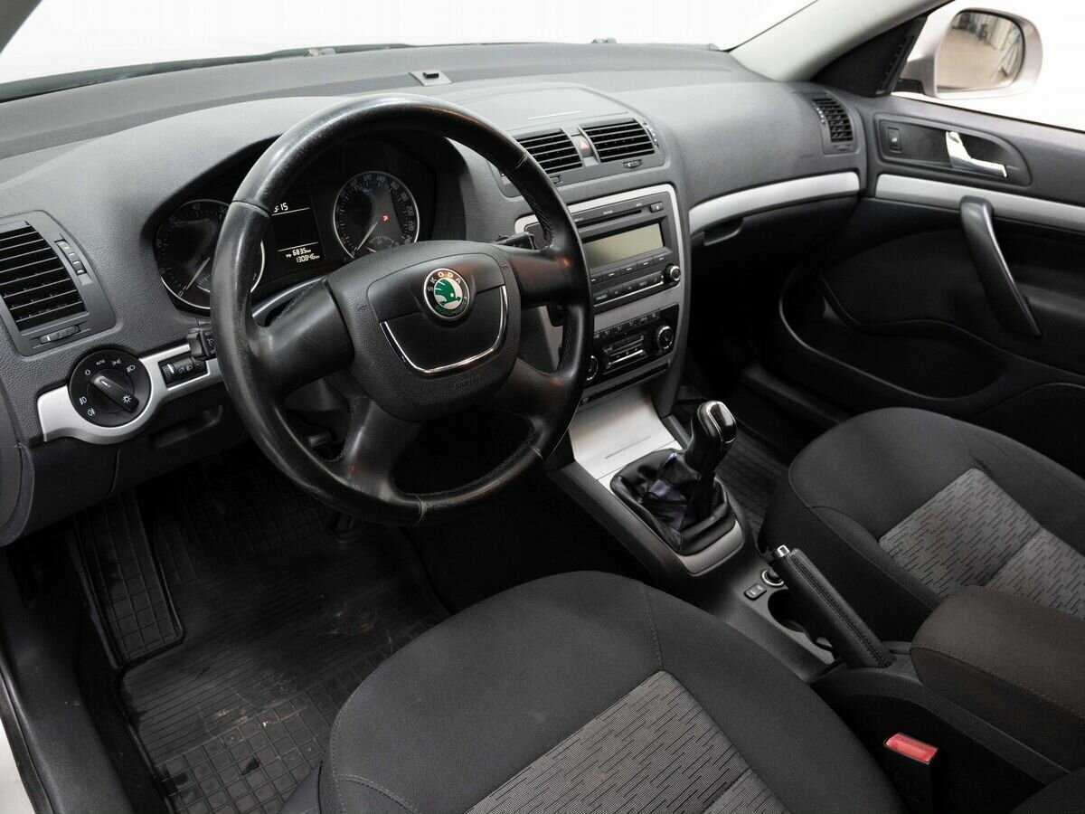 Skoda Octavia б/у, 2012, Механическая. Фото: #7