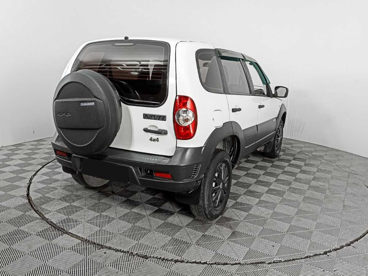 Chevrolet Niva б/у, 2015, Механическая. Фото: #3