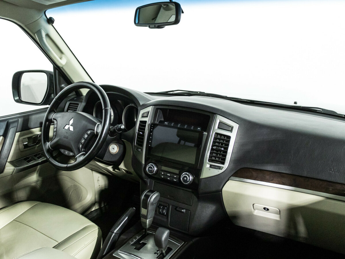 Mitsubishi Pajero б/у, 2017, Автоматическая. Фото: #6