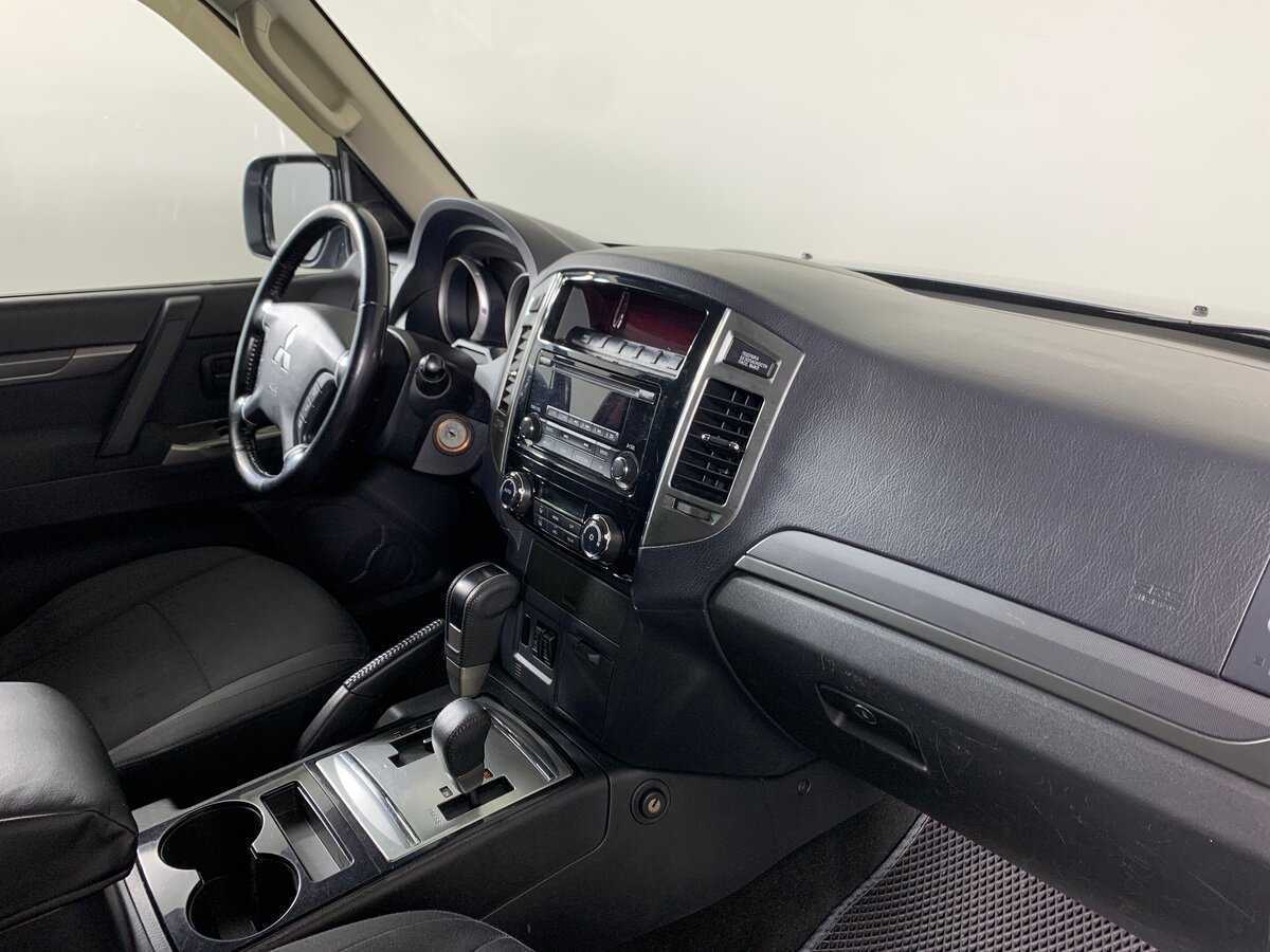 Mitsubishi Pajero б/у, 2015, Автоматическая. Фото: #13