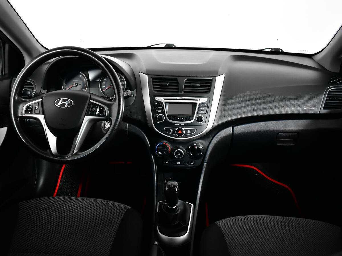 Hyundai Solaris б/у, 2012, Механическая. Фото: #11