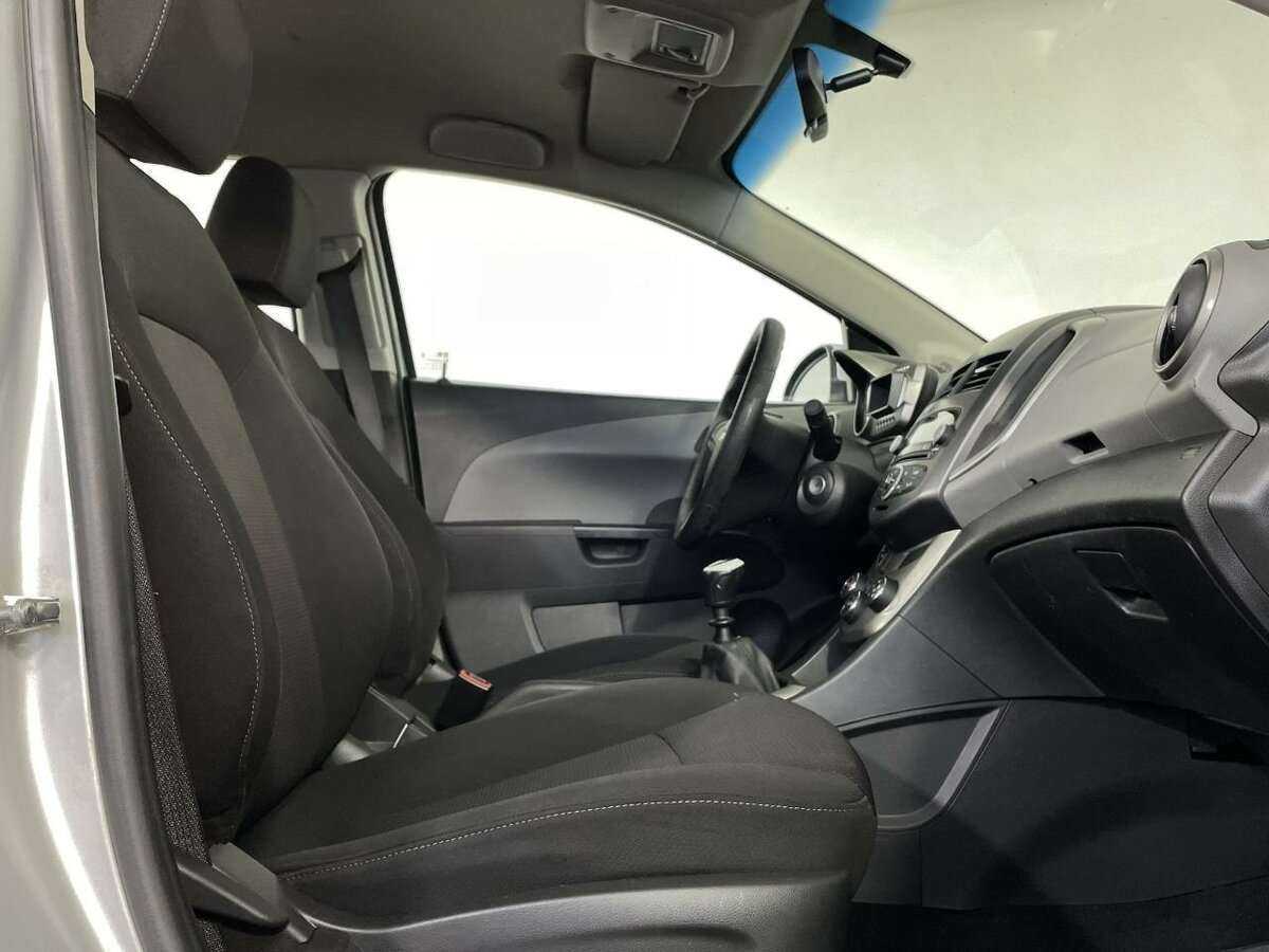 Chevrolet Aveo б/у, 2013, Механическая. Фото: #12