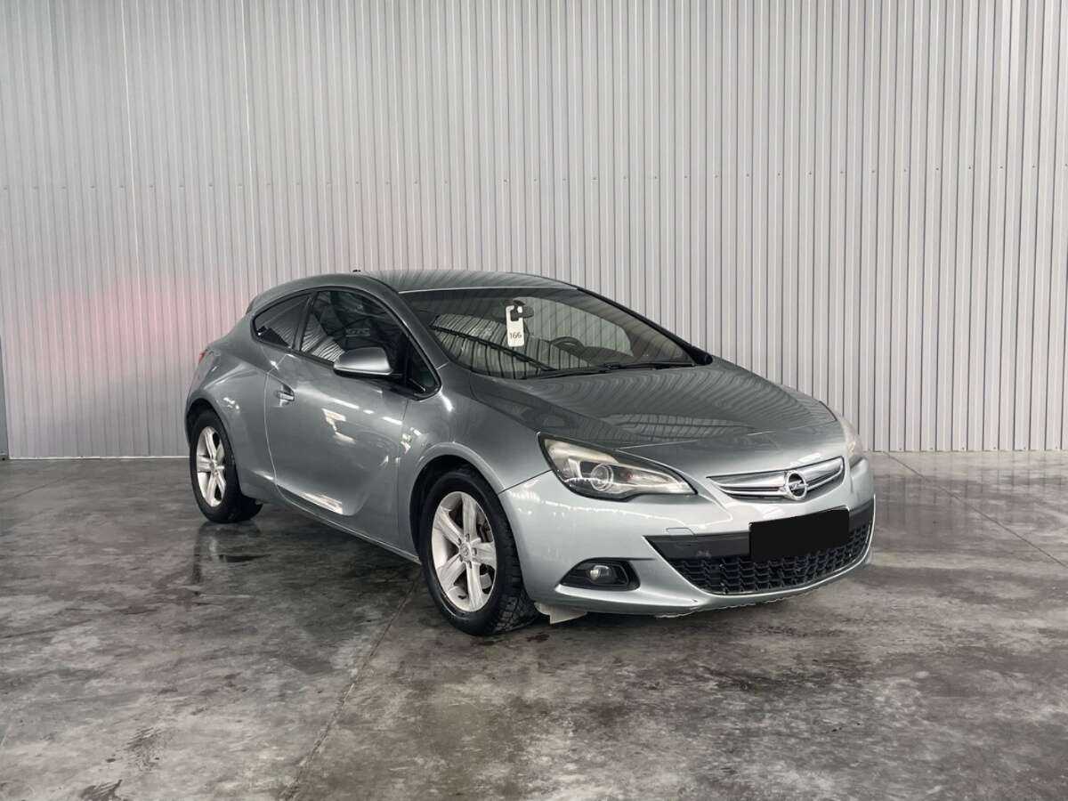 Opel Astra б/у, 2012, Механическая. Фото: #2