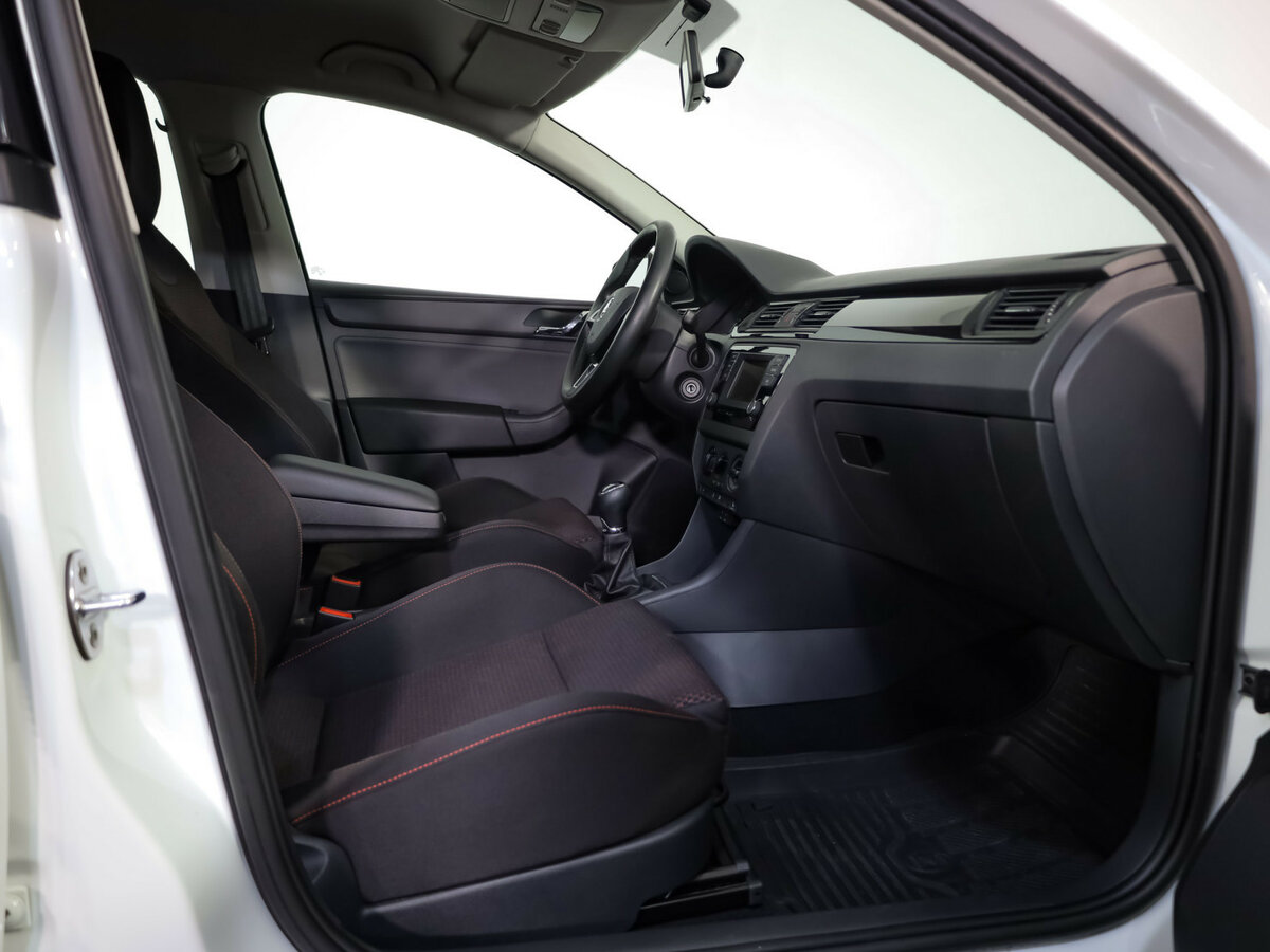 Skoda Rapid б/у, 2015, Механическая. Фото: #13