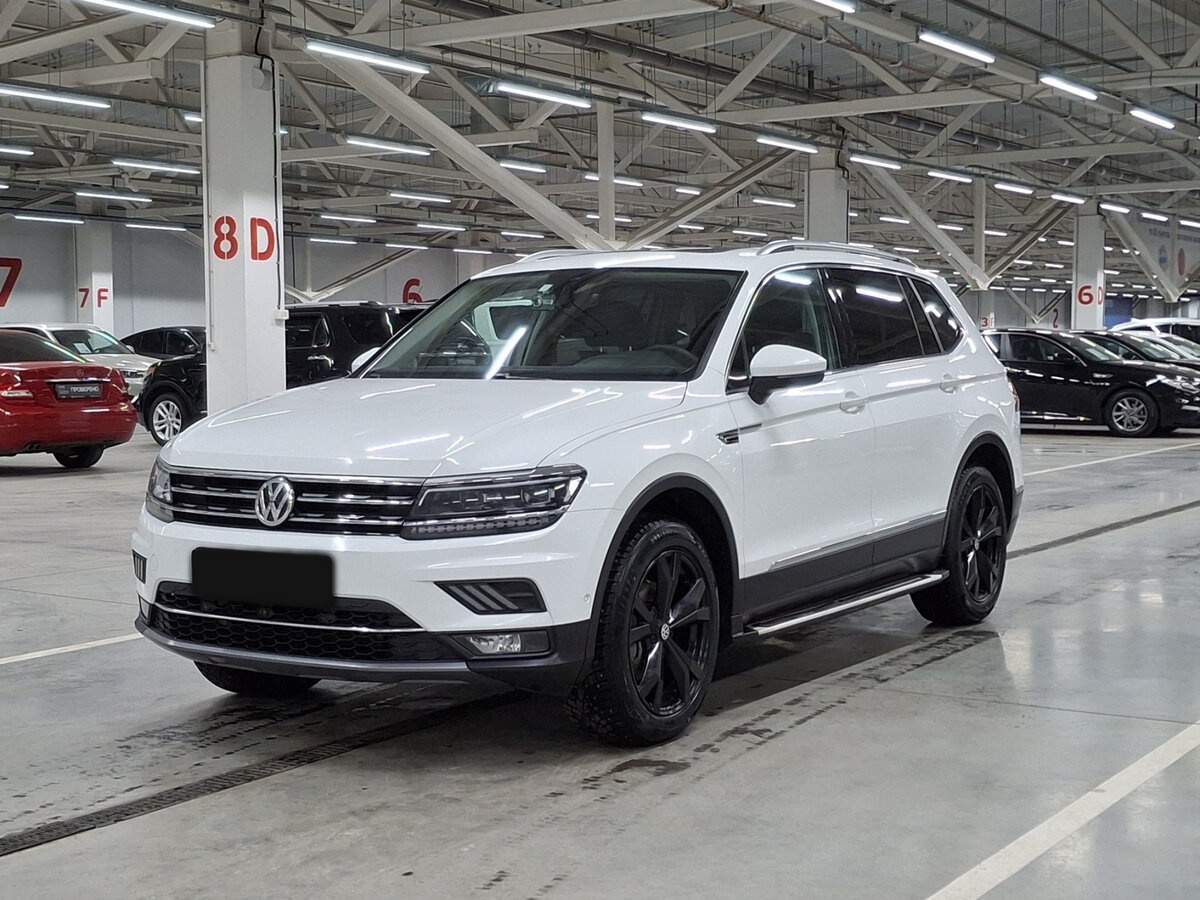 Volkswagen Tiguan б/у, 2018, Роботизированная. Посмотреть фото