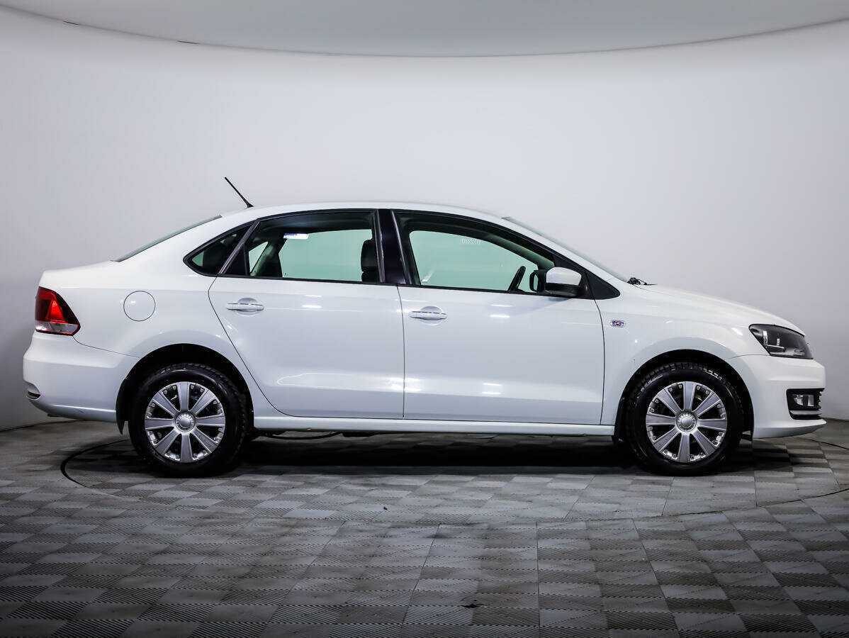 Volkswagen Polo б/у, 2016, Автоматическая. Фото: #2