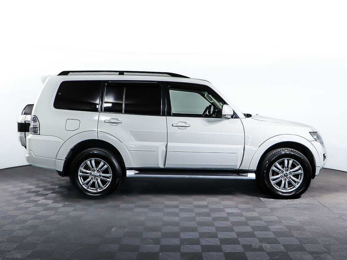 Mitsubishi Pajero б/у, 2014, Автоматическая. Фото: #1