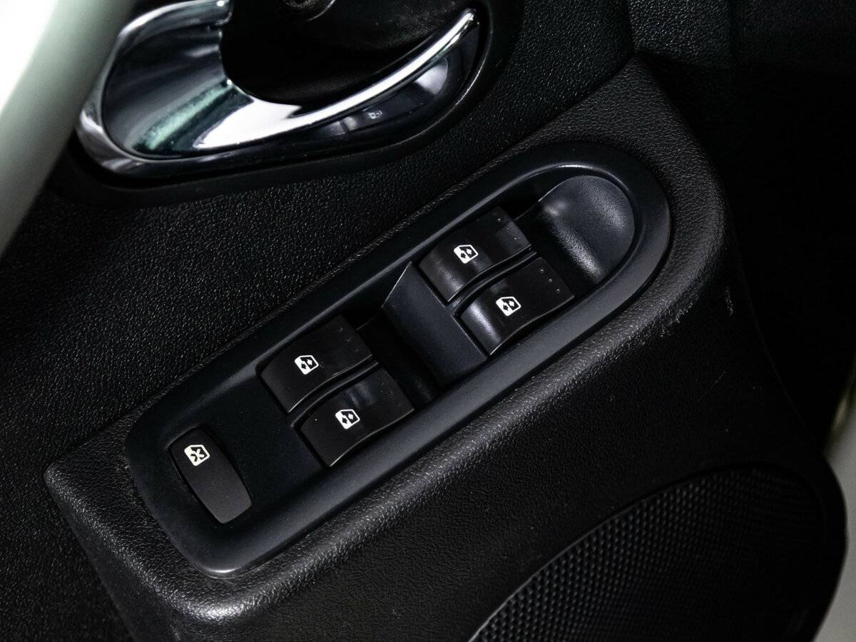Nissan Terrano б/у, 2014, Автоматическая. Фото: #10