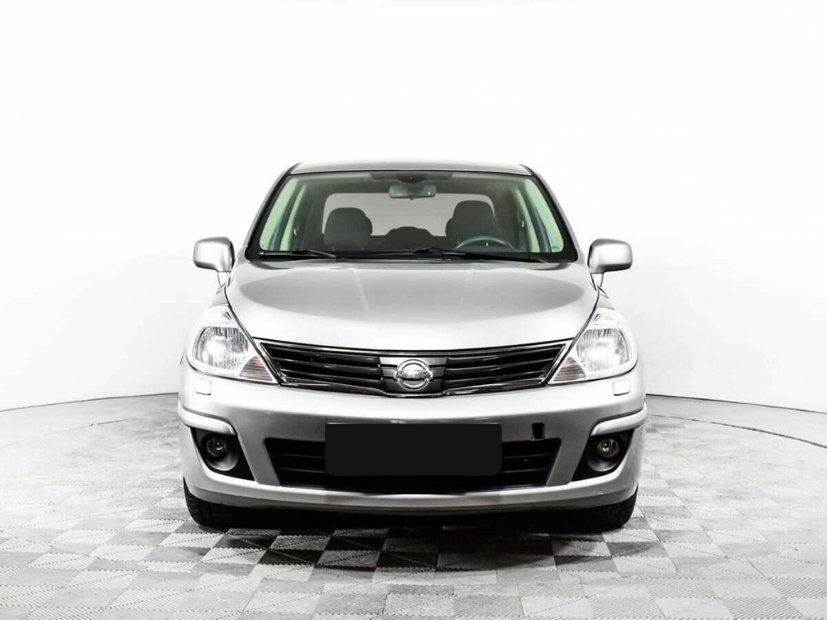 Nissan Tiida б/у, 2013, Механическая. Фото: #1