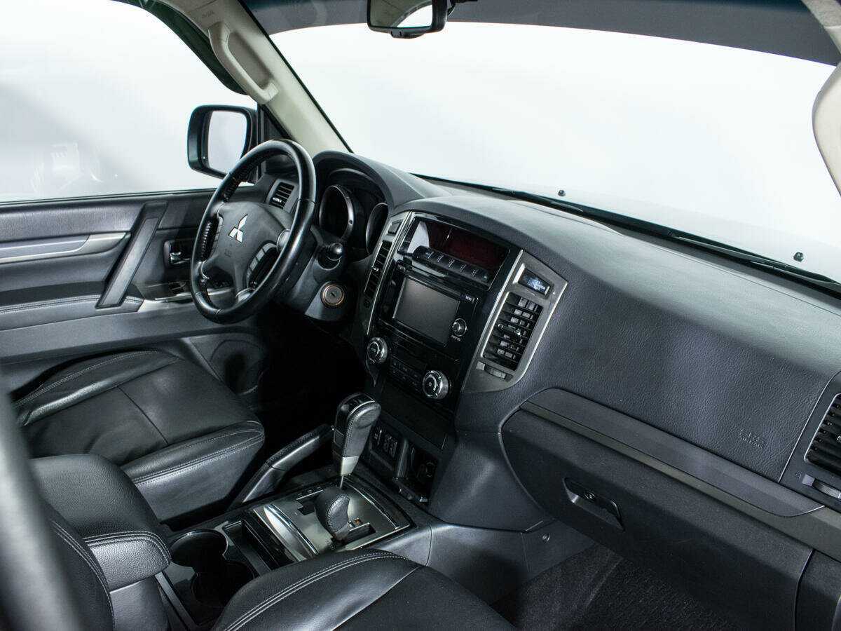Mitsubishi Pajero б/у, 2014, Автоматическая. Фото: #5