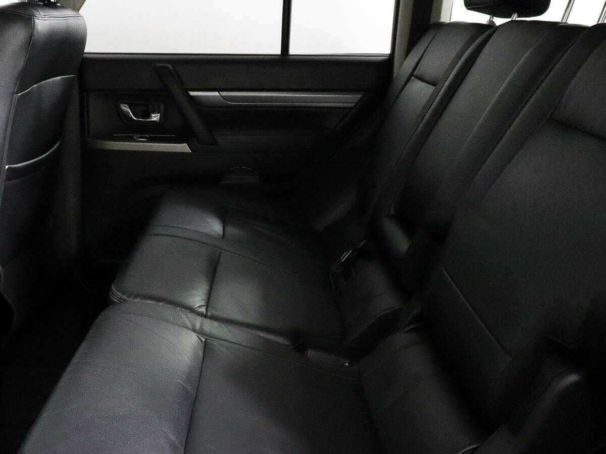 Mitsubishi Pajero б/у, 2017, Автоматическая. Фото: #6