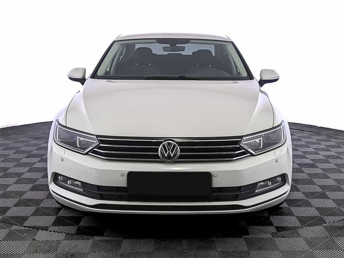 Volkswagen Passat б/у, 2017, Роботизированная. Фото: #1