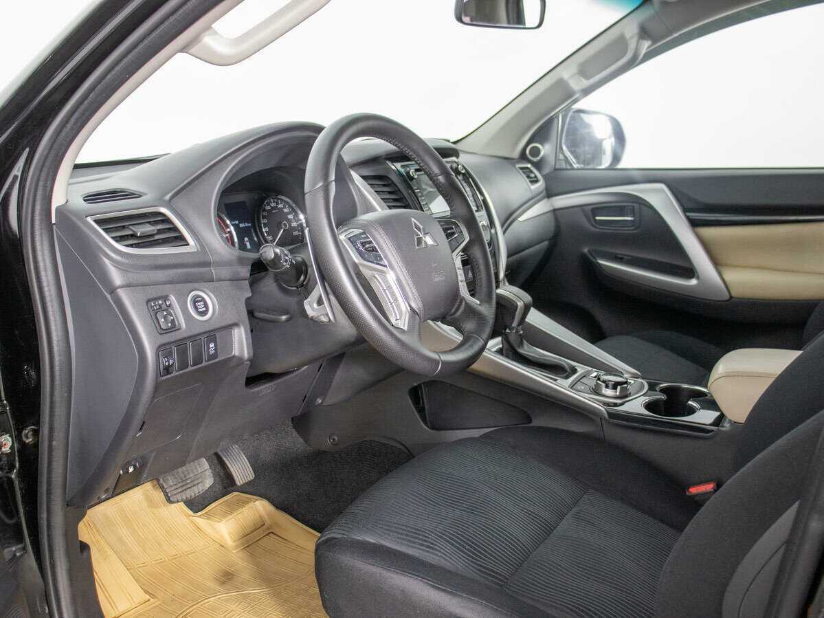 Mitsubishi Pajero Sport б/у, 2017, Автоматическая. Фото: #10