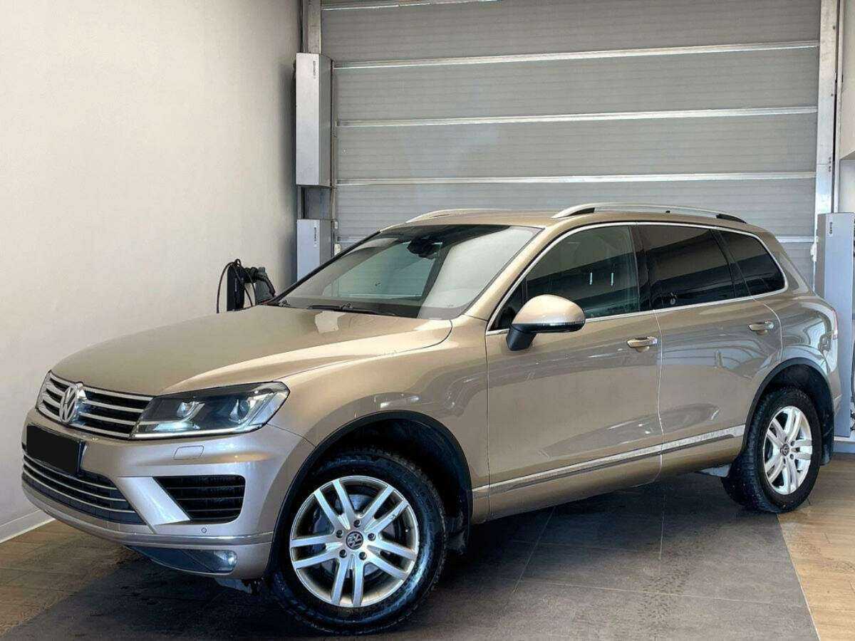 Volkswagen Touareg б/у, 2015, Автоматическая. Фото: #0