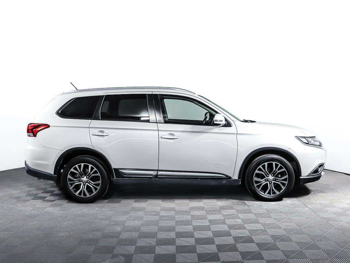 Mitsubishi Outlander б/у, 2016, Вариатор. Фото: #2