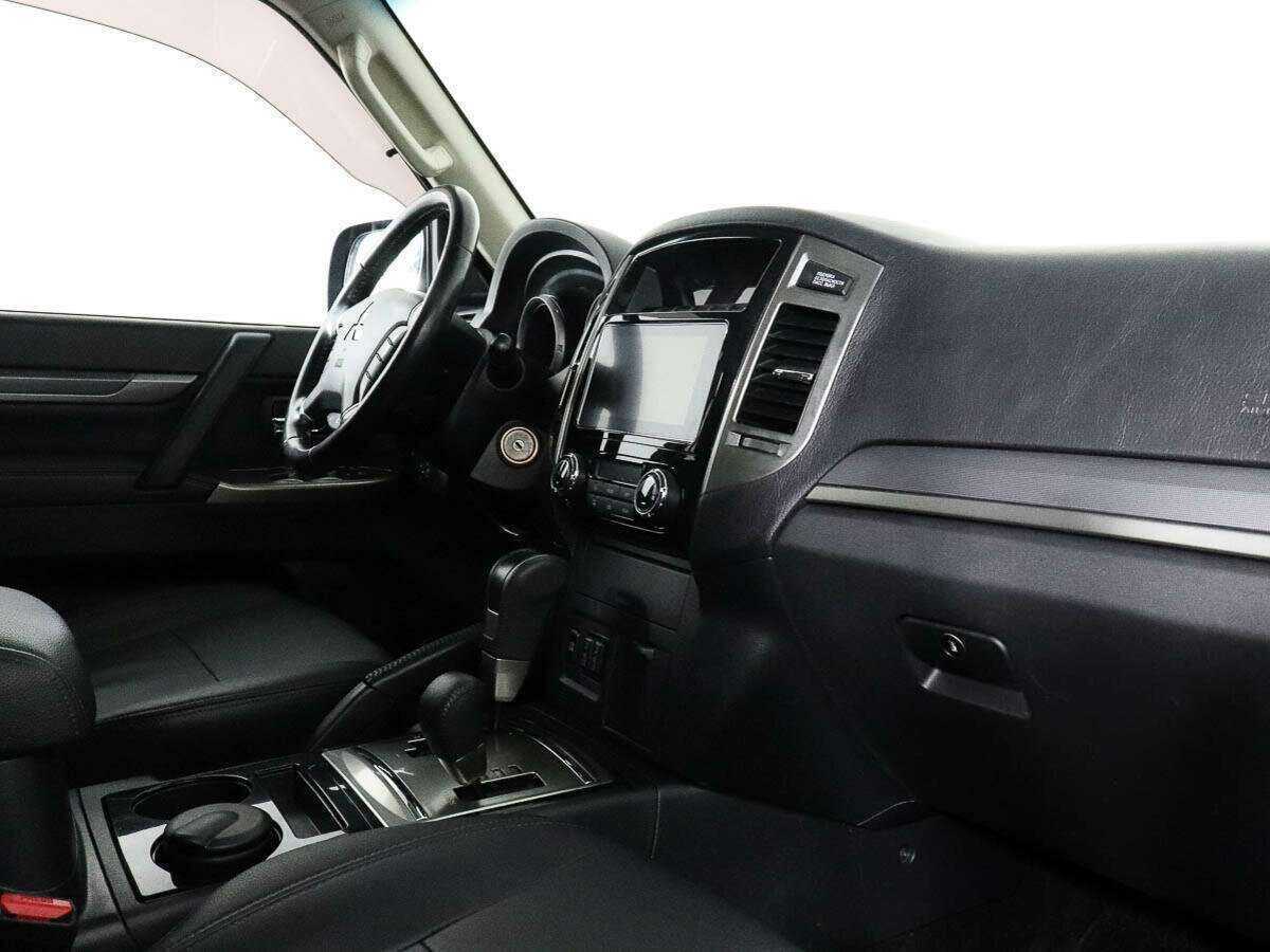 Mitsubishi Pajero б/у, 2018, Автоматическая. Фото: #4