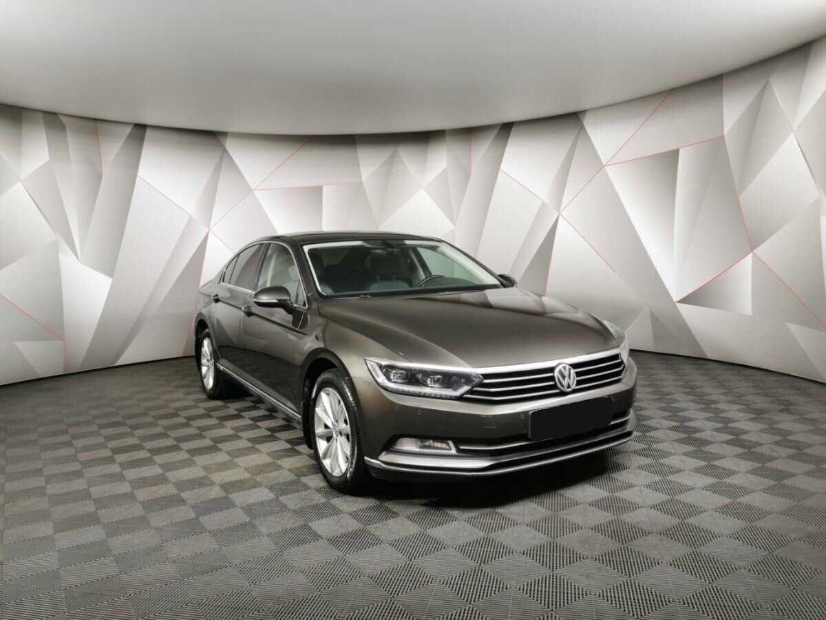 Volkswagen Passat б/у, 2018, Роботизированная. Фото: #2
