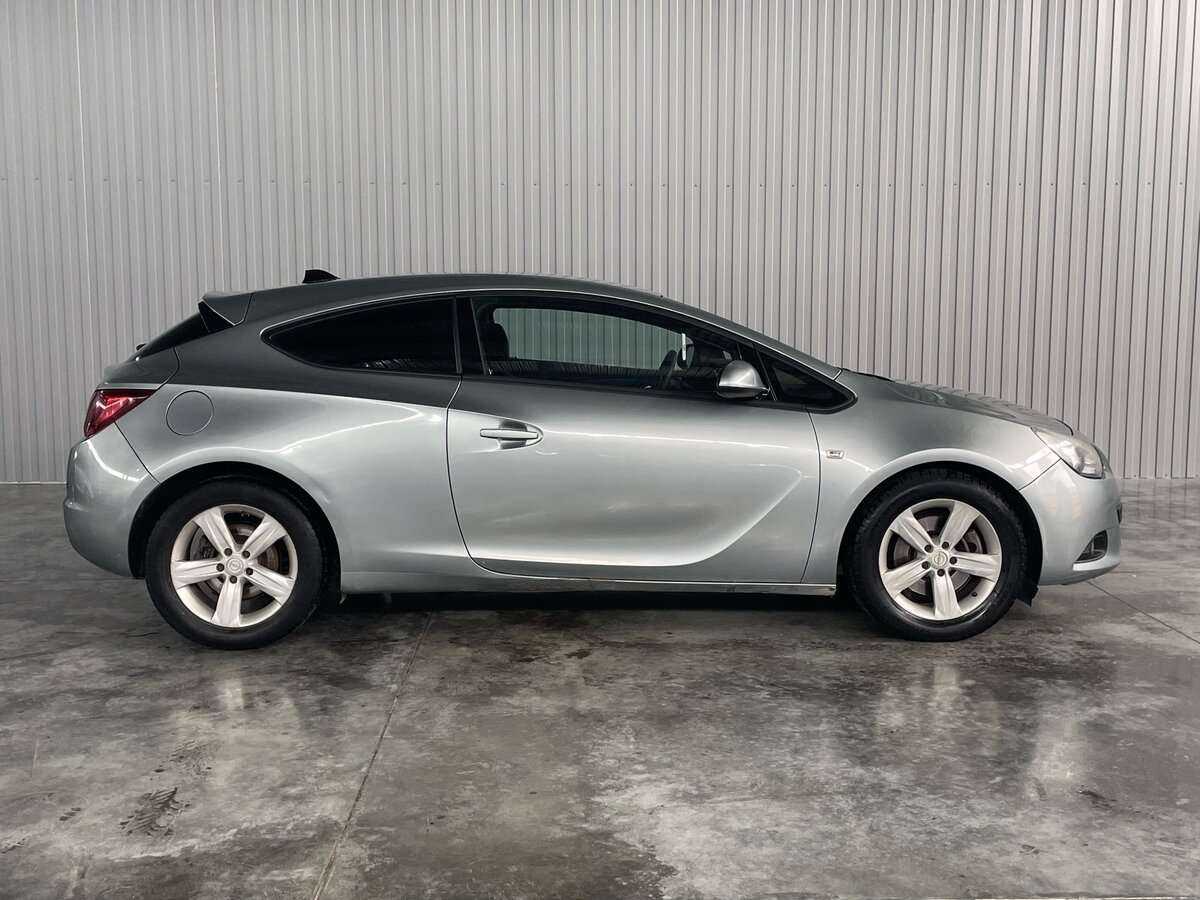 Opel Astra б/у, 2012, Механическая. Фото: #3