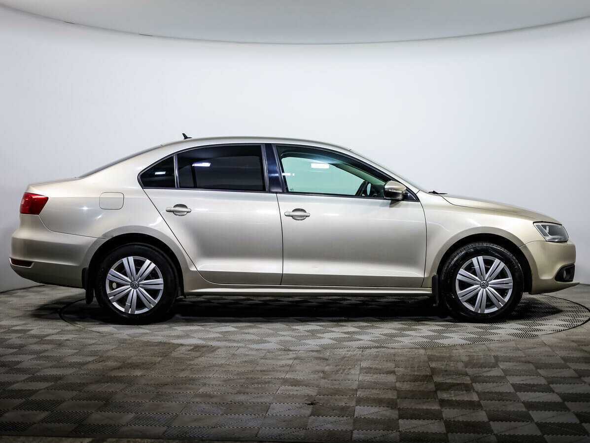 Volkswagen Jetta б/у, 2012, Механическая. Фото: #2