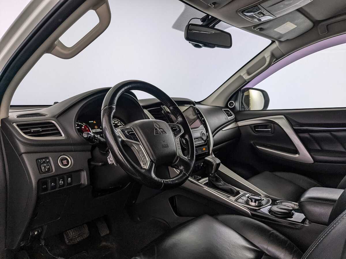 Mitsubishi Pajero Sport б/у, 2017, Автоматическая. Фото: #12