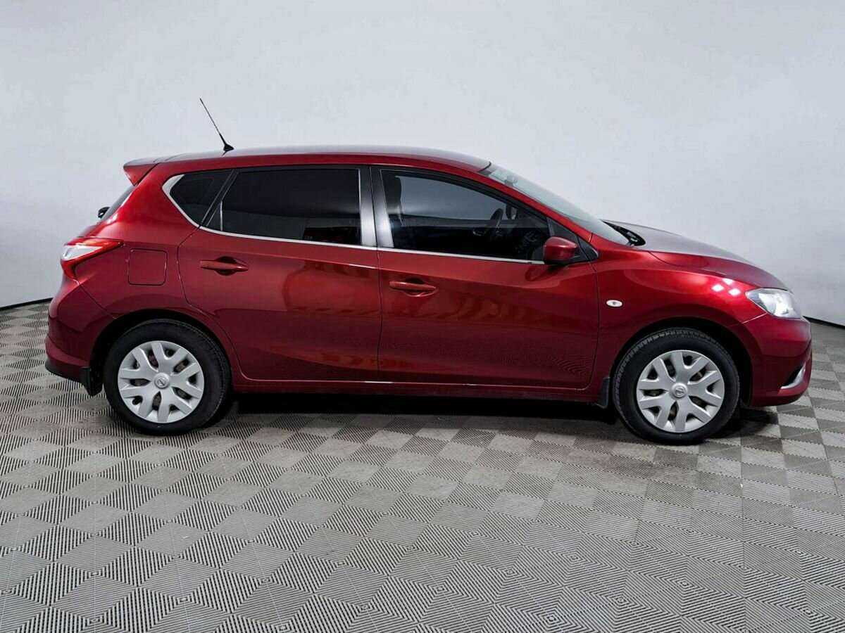 Nissan Tiida б/у, 2015, Механическая. Фото: #3