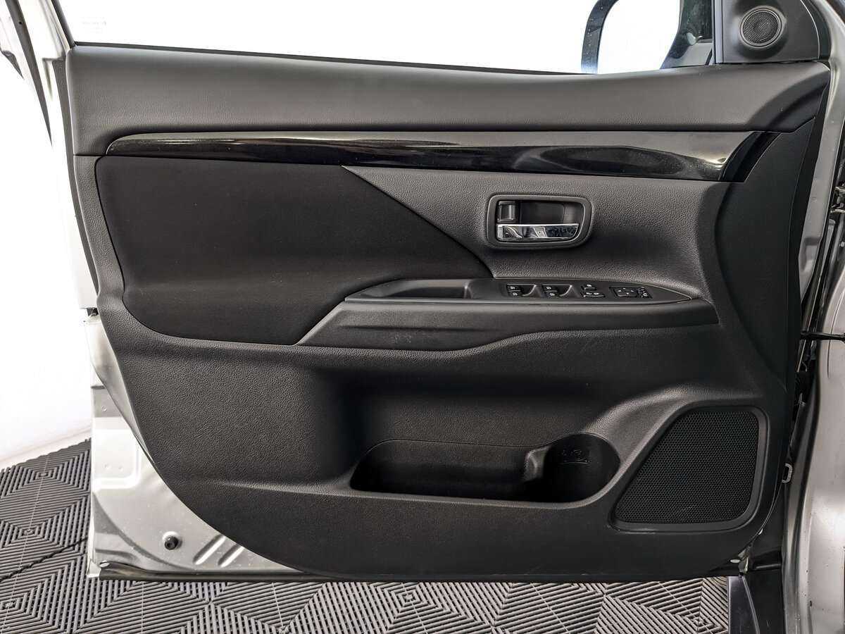 Mitsubishi Outlander б/у, 2020, Вариатор. Фото: #16