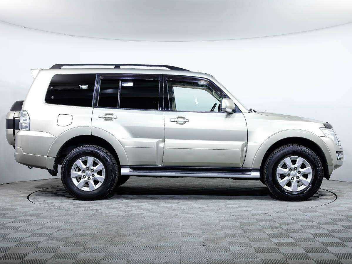 Mitsubishi Pajero б/у, 2014, Автоматическая. Фото: #2