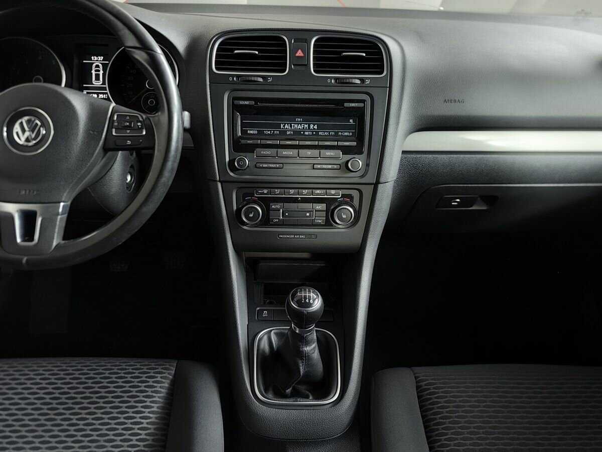 Volkswagen Golf б/у, 2012, Механическая. Фото: #10