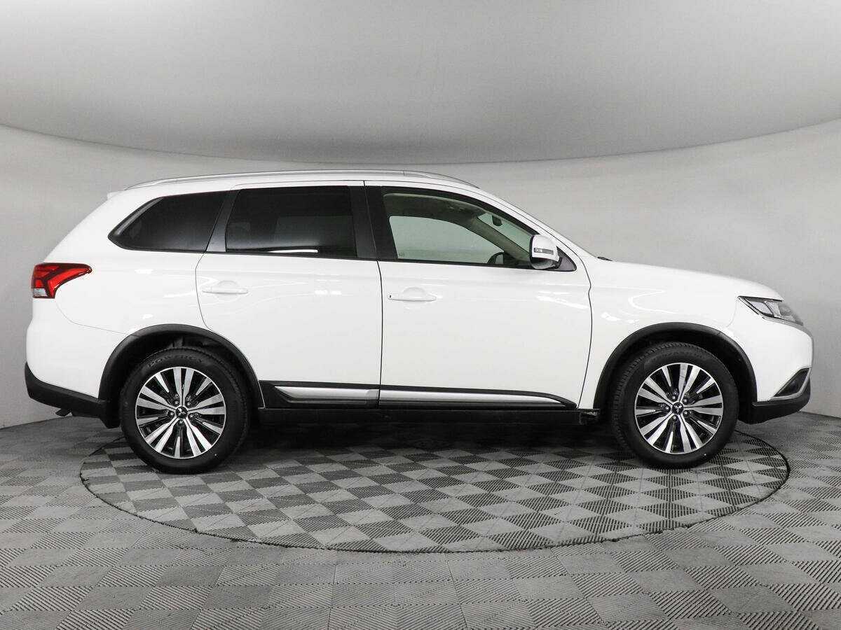 Mitsubishi Outlander б/у, 2021, Вариатор. Фото: #3