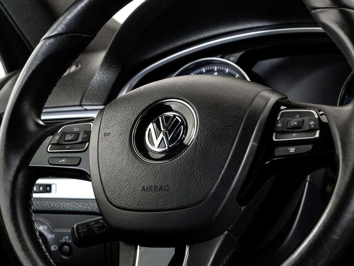 Volkswagen Touareg б/у, 2012, Автоматическая. Фото: #9
