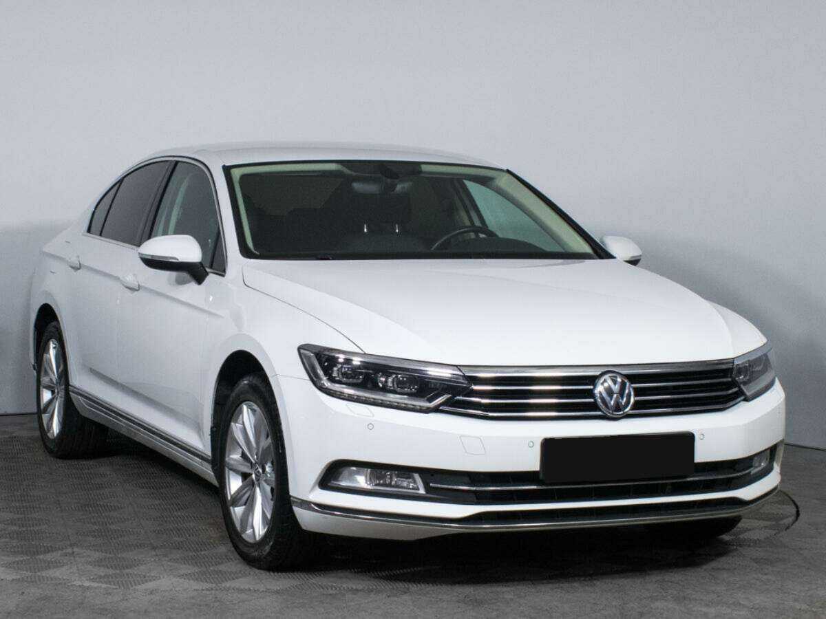 Volkswagen Passat б/у, 2017, Роботизированная. Фото: #2