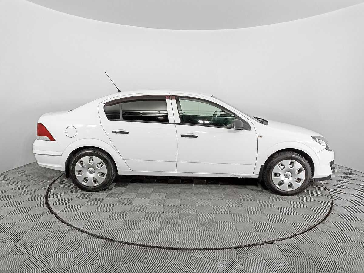Opel Astra б/у, 2013, Механическая. Фото: #3