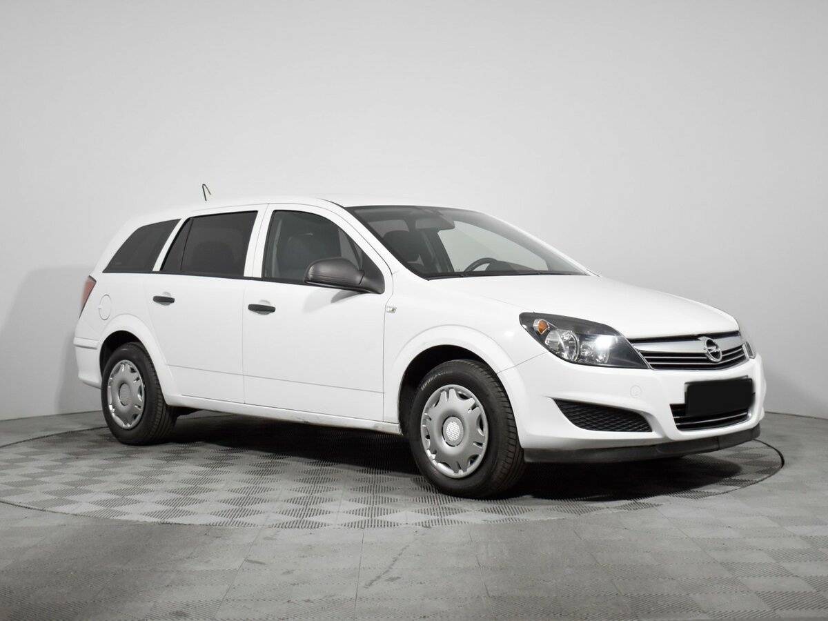 Opel Astra б/у, 2013, Механическая. Фото: #2