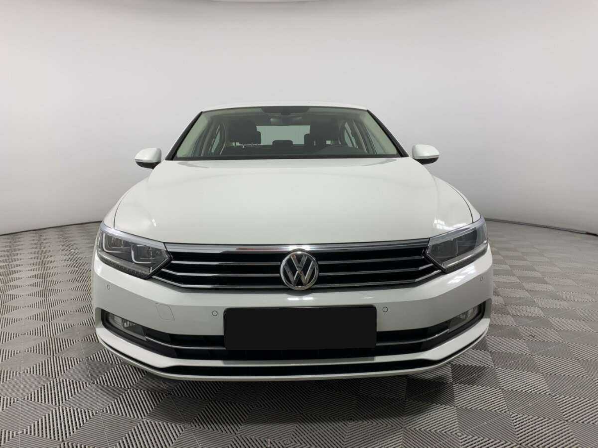 Volkswagen Passat б/у, 2019, Роботизированная. Фото: #1