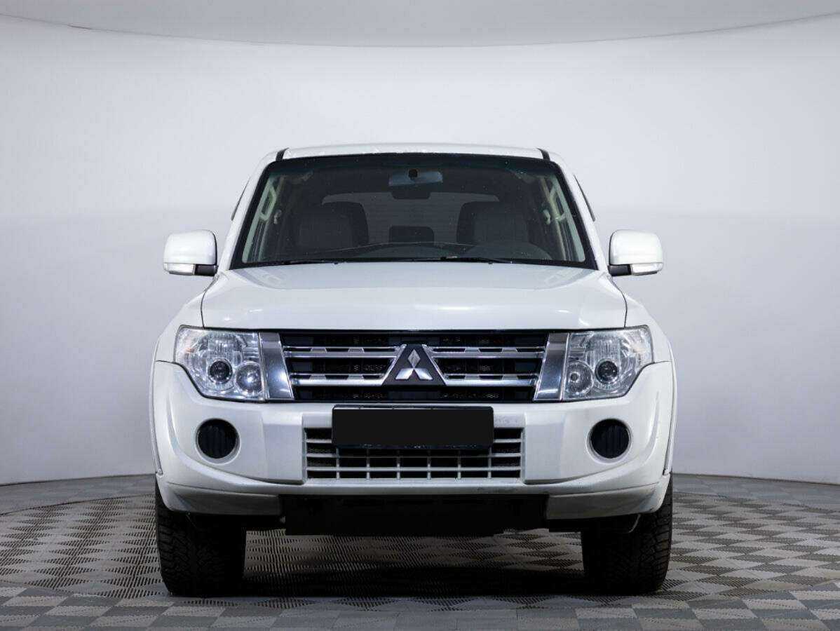 Mitsubishi Pajero б/у, 2013, Механическая. Посмотреть фото