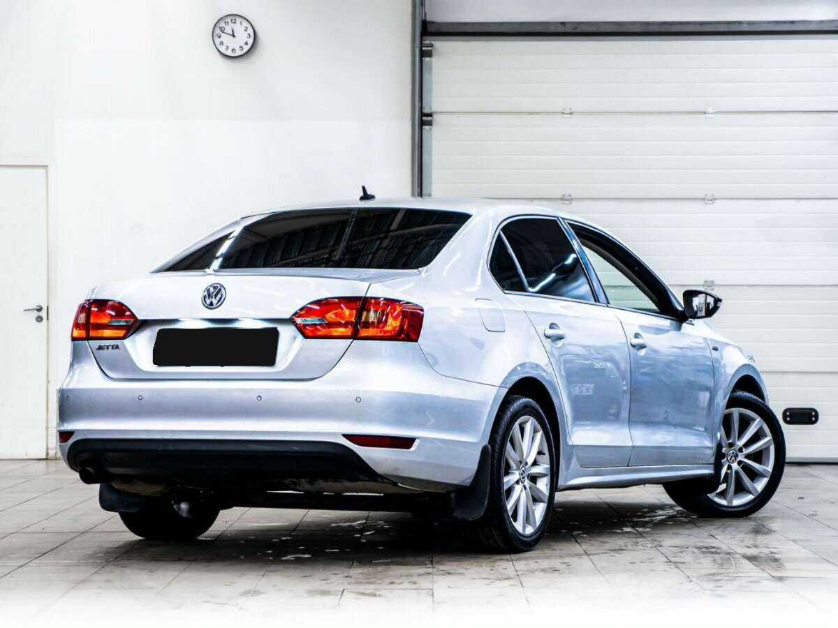 Volkswagen Jetta б/у, 2013, Автоматическая. Фото: #2