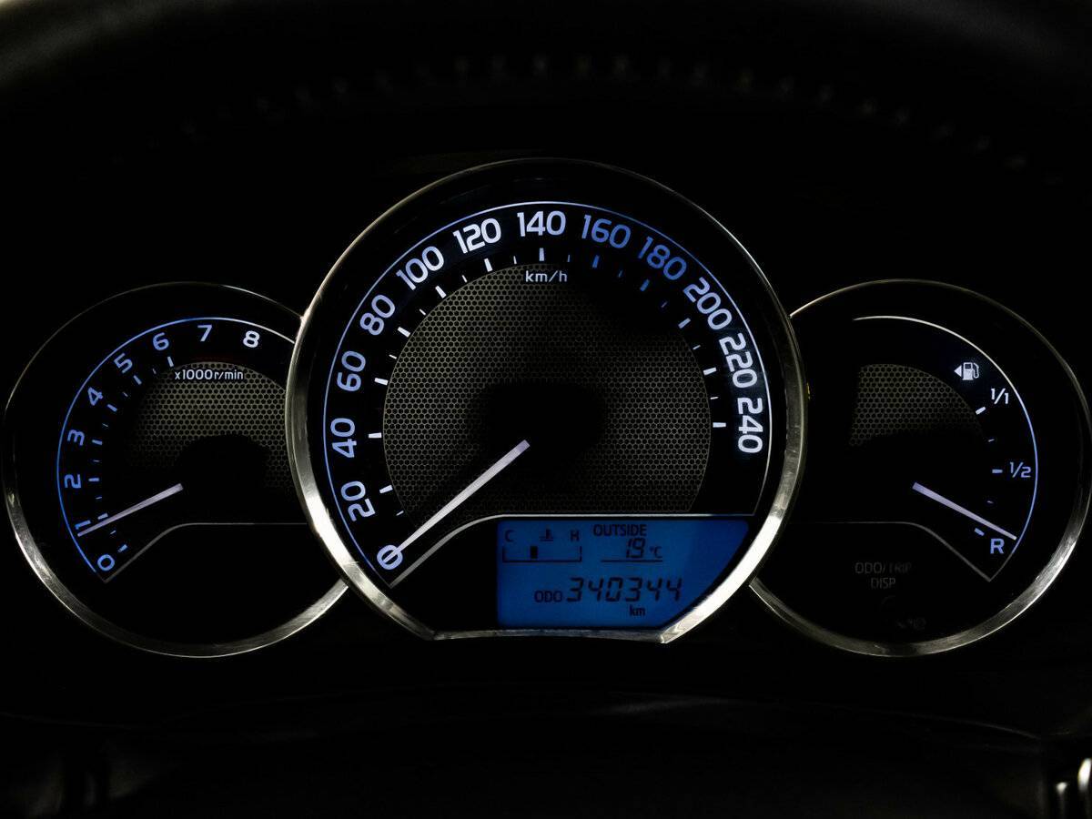 Toyota Corolla б/у, 2013, Механическая. Фото: #18