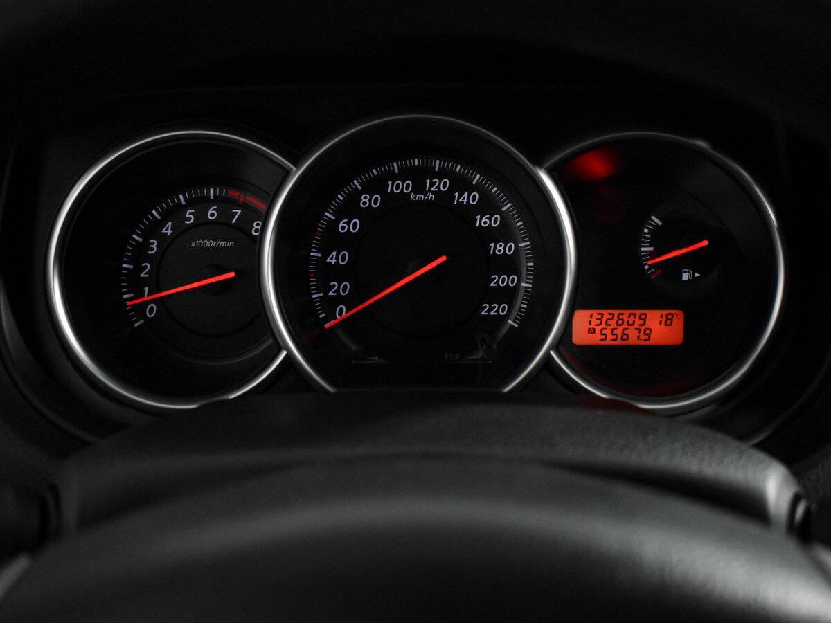 Nissan Tiida б/у, 2013, Механическая. Фото: #15