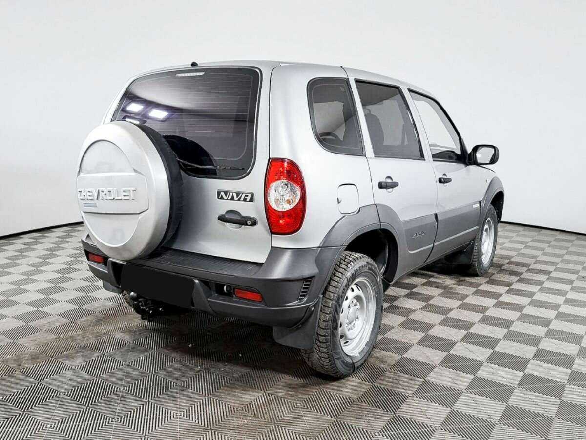 Chevrolet Niva б/у, 2013, Механическая. Фото: #4