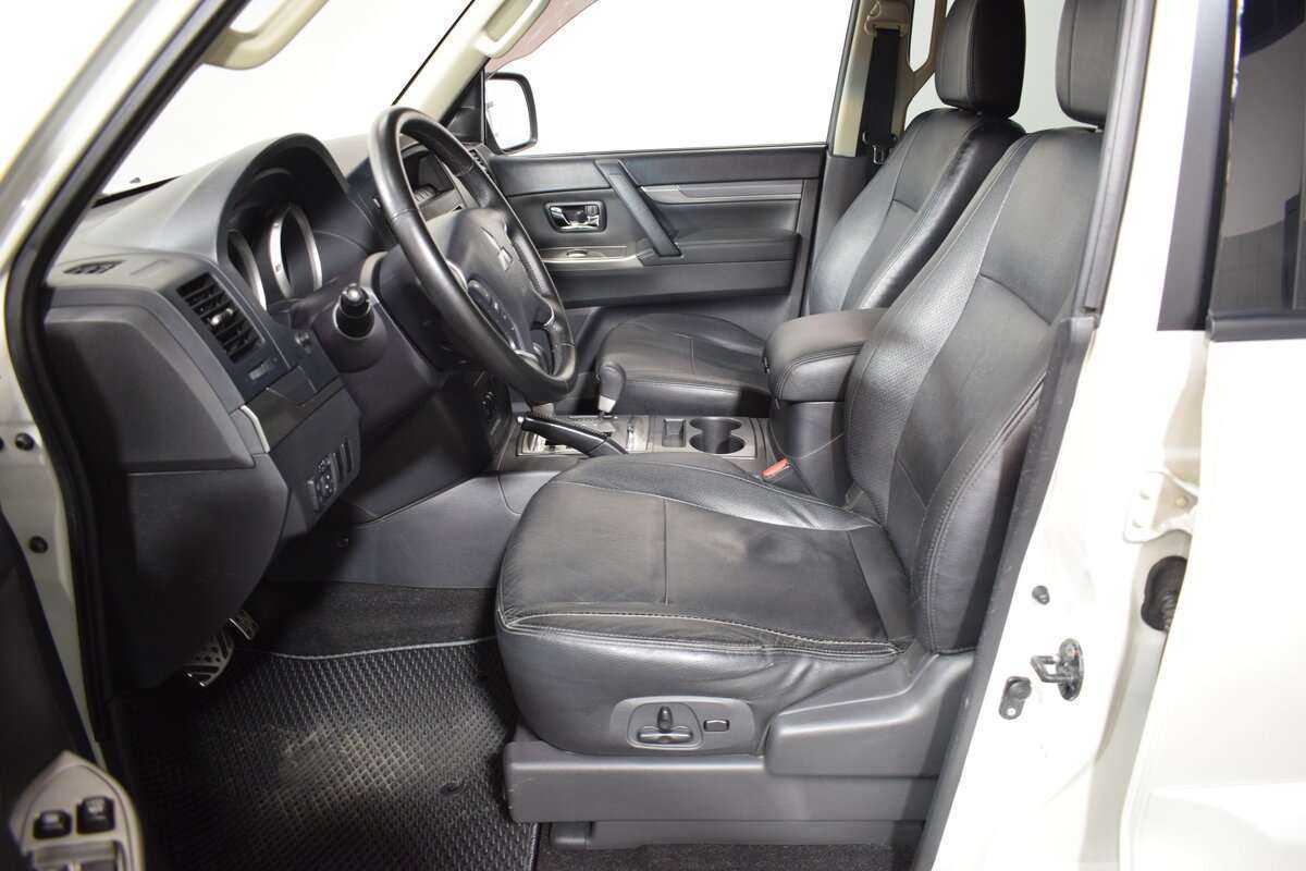 Mitsubishi Pajero б/у, 2014, Автоматическая. Фото: #5