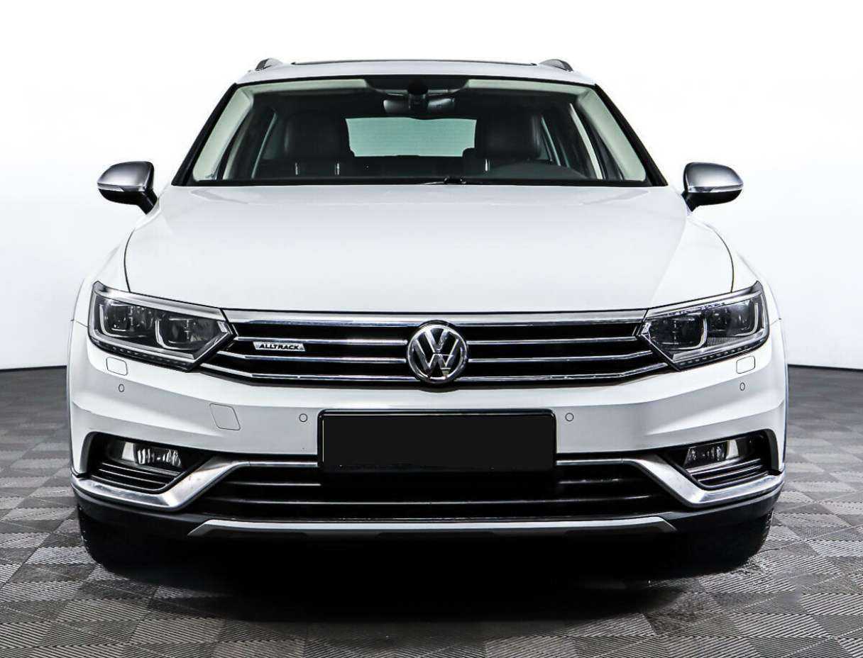 Volkswagen Passat б/у, 2018, Роботизированная. Фото: #1