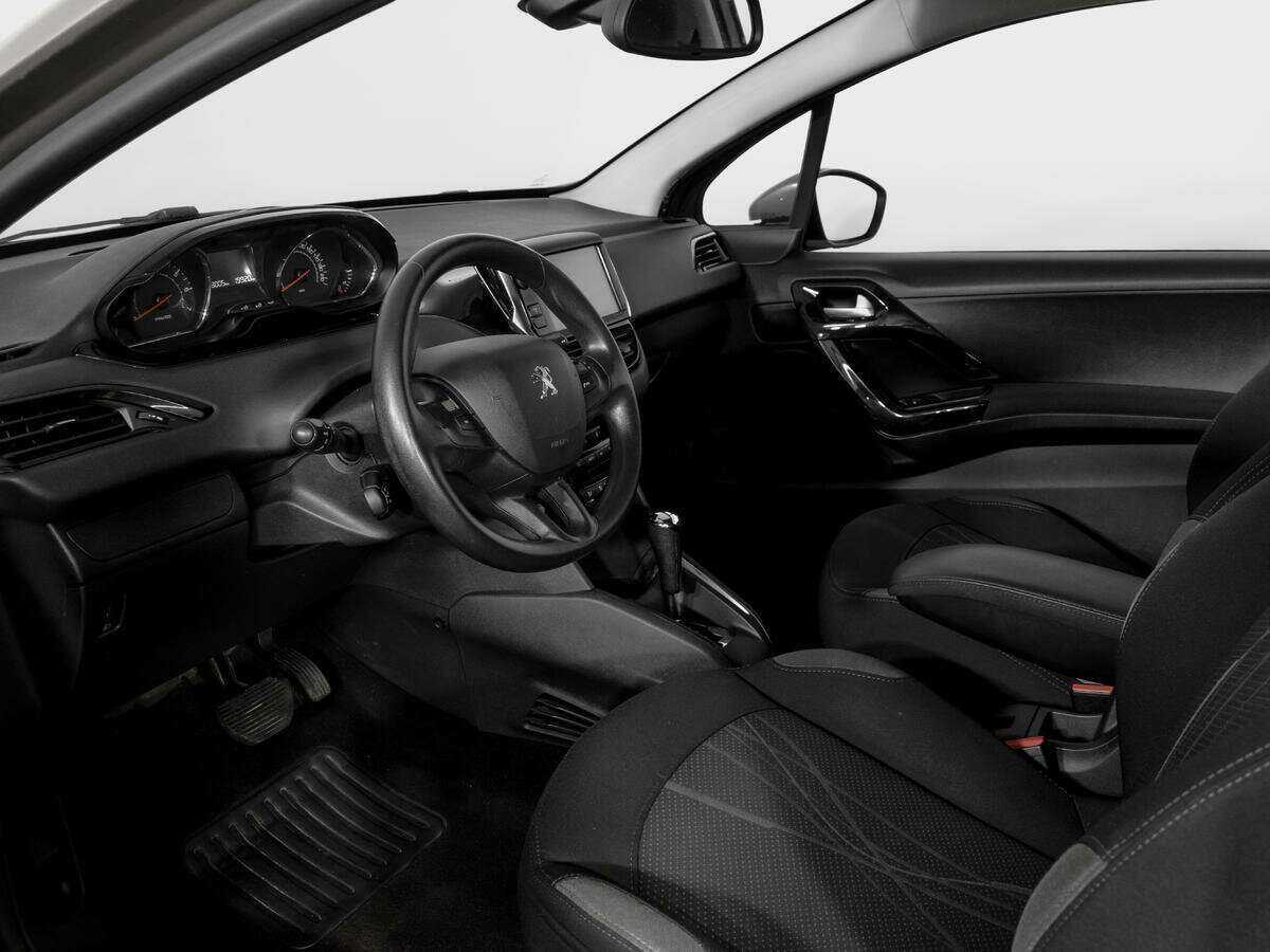 Peugeot 208 б/у, 2013, Автоматическая. Фото: #14