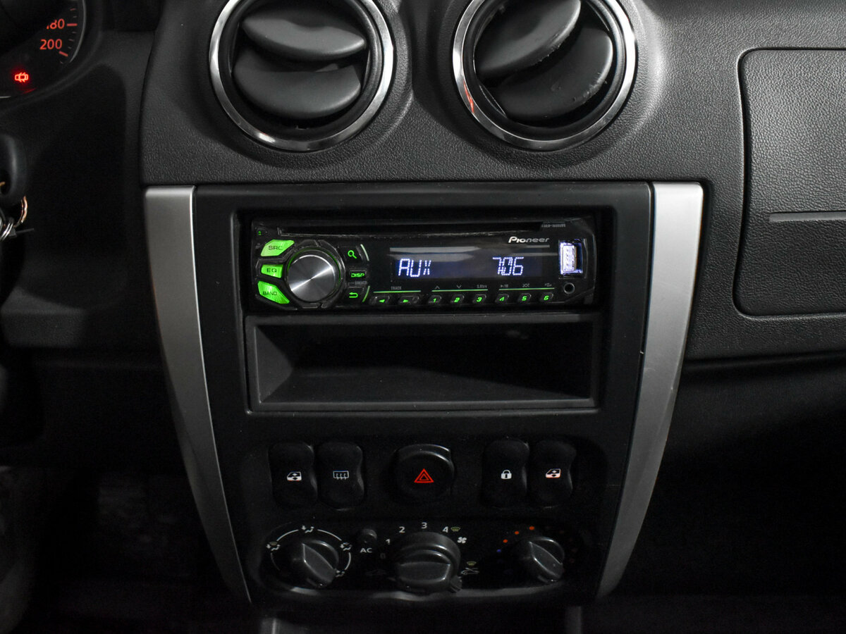 Nissan Almera б/у, 2013, Механическая. Фото: #13